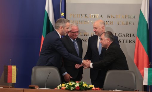 180f6037e0dd82699e2c839e97f7327f-raynmetal-1[1]